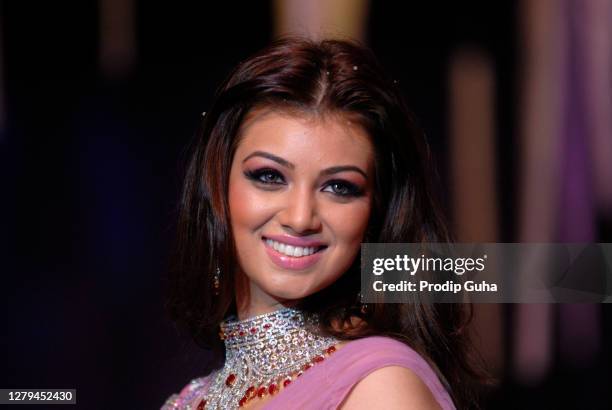 Ayesha Takial walks the ramp at the grand finale show on Day 5 of India International Jewellery Week on August 19, 2010 in Mumbai, India