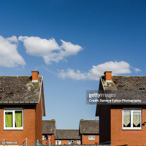 low angle view of buildings against sky - belgium stockfoto's en -beelden