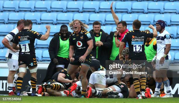 Tommy Taylor of Wasps celebrates after team mate Jack Willis scores a try during the Gallagher Premiership Rugby first semi-final match between Wasps...