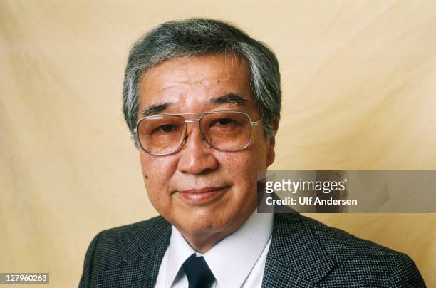Japanese film director Shohei Imamura poses during a portrait session held on November 7, 1987 in Paris, France.