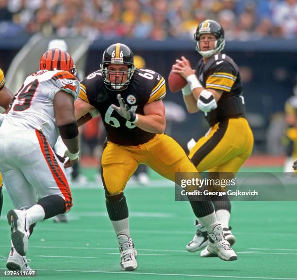 Offensive lineman Alan Faneca of the Pittsburgh Steelers blocks defensive lineman Oliver Gibson of the Cincinnati Bengals as quarterback Kent Graham...