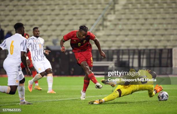 Michy Batshuayi of Belgium battles for the ball with Sylvain Gbohouo of Ivory Coast and scores the 1-0 goal during the International Friendly match...