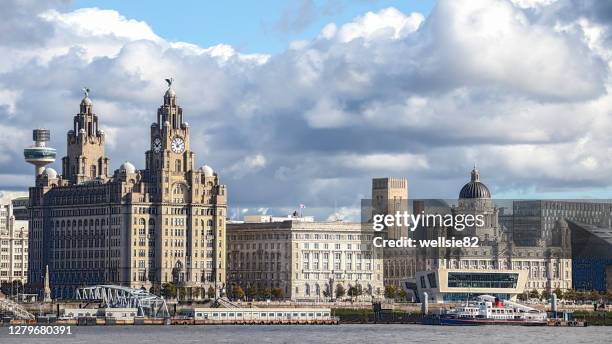 hdr of the liverpool skyline - merseyside bildbanksfoton och bilder