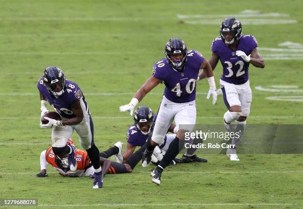 Inside linebacker Patrick Queen of the Baltimore Ravens returns a fumble by wide receiver Mike Thomas of the Cincinnati Bengals for a fourth quarter...