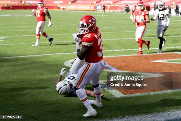 Darrel Williams of the Kansas City Chiefs catches a two point conversion against the Las Vegas Raiders during the fourth quarter at Arrowhead Stadium...