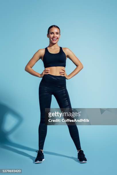 mujer de fitness - sports clothing fotografías e imágenes de stock