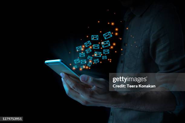 close up of business man using mobile smart phone sending email - email marketing stockfoto's en -beelden