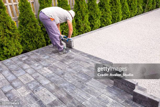 de bestratingsstenen van de bestrating schikt - block paving stockfoto's en -beelden