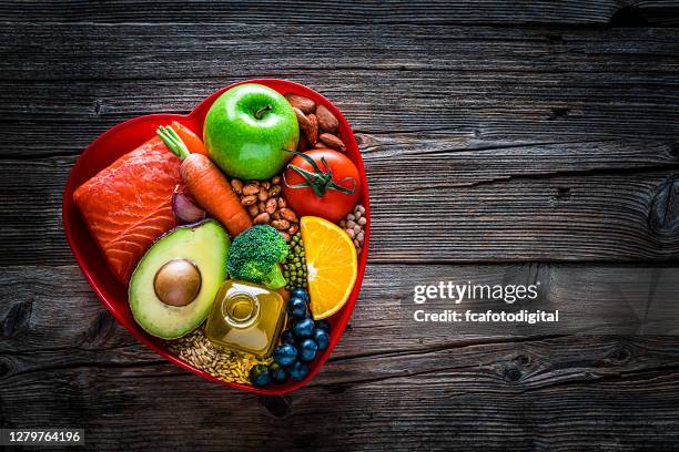 Vista Dallalto Di Verdure Fresche Frutta Sfondo Texture In Legno Con Spazio  Di Copia Foto stock - Getty Images