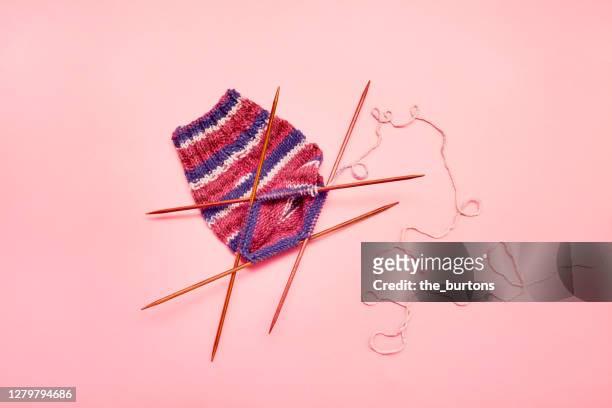 knit socks, knitwear on pink background - ball of wool stock pictures, royalty-free photos & images