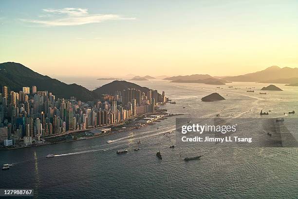 sunset of hong kong victoria harbor - hong-kong-harbour stock pictures, royalty-free photos & images