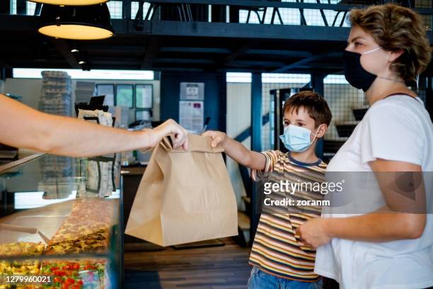 serving customers amid covid-19 pandemic era - food images stock pictures, royalty-free photos & images