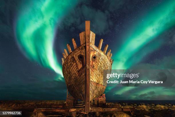 viking northern lights - akranes (borgarfjardar, iceland) - viking ship stock pictures, royalty-free photos & images
