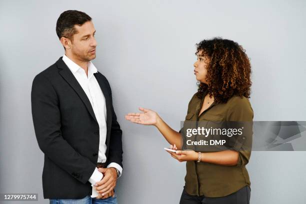 vertel me een beetje over jezelf - indexbit review stockfoto's en -beelden