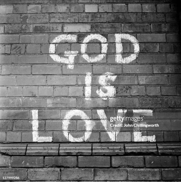 wall sign - god is love stock-fotos und bilder