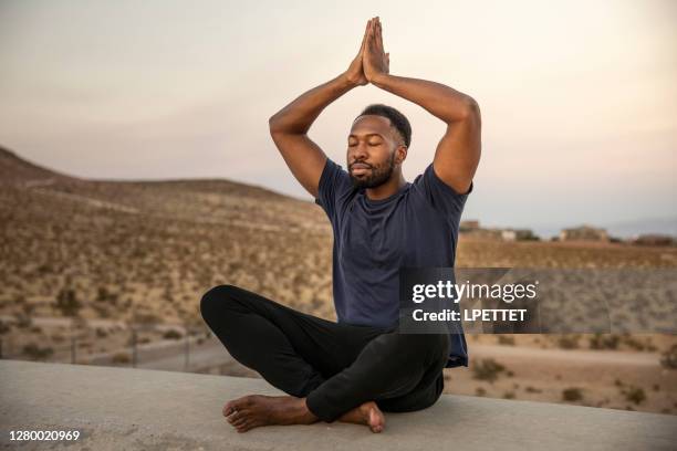 outdoor yoga - man doing yoga in the morning stockfoto's en -beelden