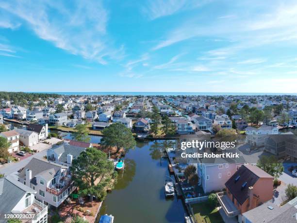 drohnenansicht von south bethany beach delaware - bethany beach stock-fotos und bilder