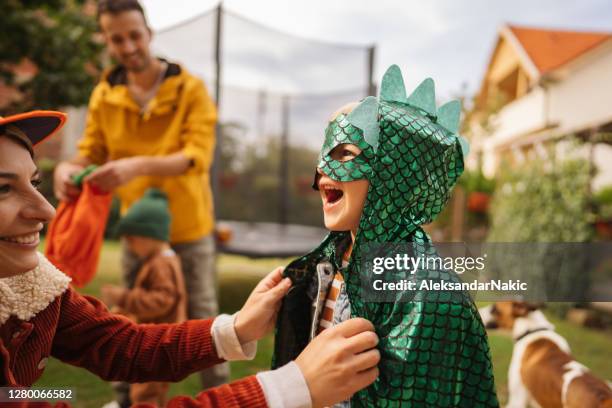 mijn kleine dinosaurus - halloween kids stockfoto's en -beelden