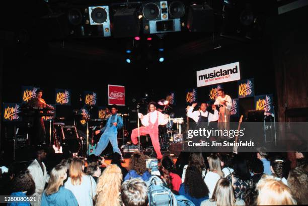Mint Condition Rnb Mint Condition Group Photos and Premium High Res Pictures - Getty Images