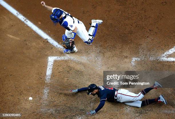 Nick Markakis of the Atlanta Braves scores a run against the Los Angeles Dodgers during the fifth inning in Game Two of the National League...