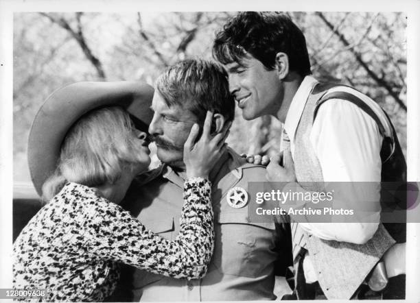 Faye Dunaway kisses Denver Pyle in a scene from the film 'Bonnie And Clyde', 1967.