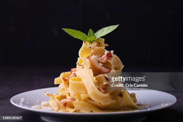 tagliatelle carbonara dish - carbonara sauce stock pictures, royalty-free photos & images