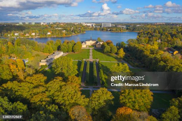 schloss und gärten von ulriksdal - solna stock-fotos und bilder