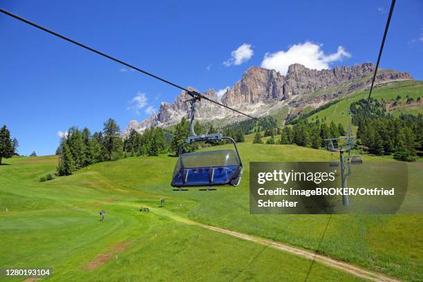 cable car to the paolina hut with view to the catinaccio, dolomites, south tyrol, italy - catinaccio rosengarten stock pictures, royalty-free photos & images