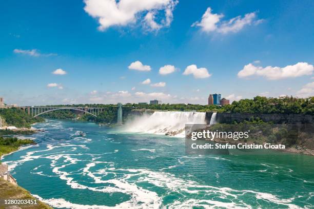 niagara falls and rainbow bridge, canada - niagara falls city new york state foto e immagini stock