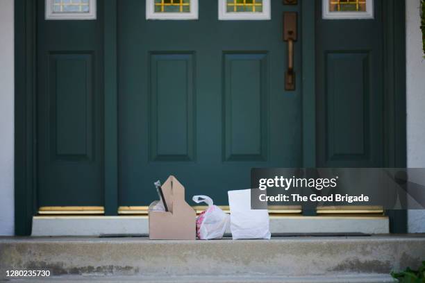 contactless food delivery on doorstep - porch stock-fotos und bilder