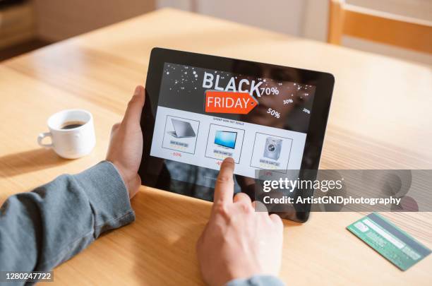 woman shopping at black friday. - shopping electronics stock pictures, royalty-free photos & images