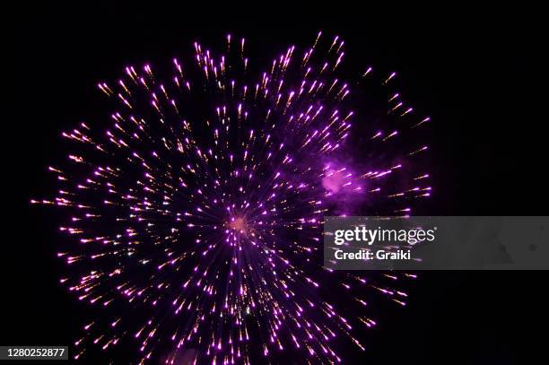 fireworks in the sky on december 31 - firework finale stock pictures, royalty-free photos & images