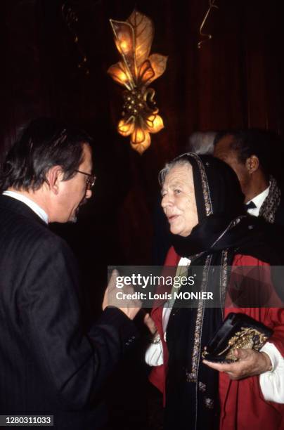 Le journaliste français Jean-Jacques Brochier et la romancière française Marguerite Yourcenar, circa 1980, France.