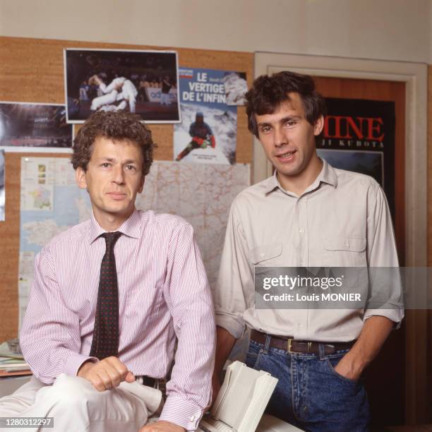 Les journalistes français Laurent Greilsamer et Daniel Schneidermann, circa 1990, France.