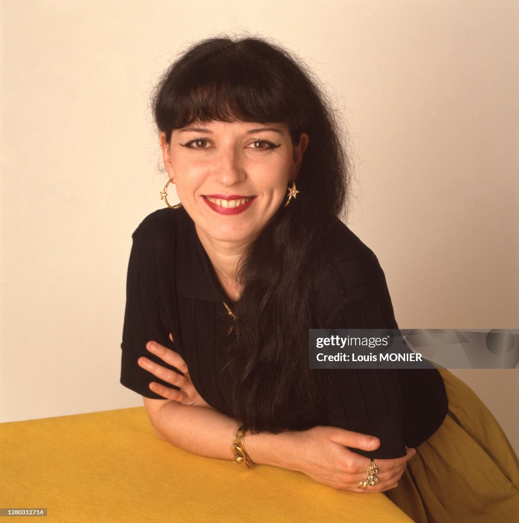 Portrait de la poète mexicaine Rauda Jamis, circa 1990, France. News ...