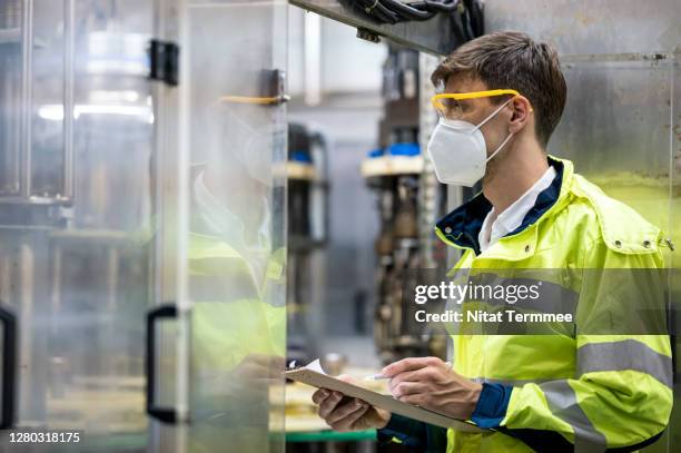 food and beverage factory male production line operator working at automated conveyor belt. industry, business, processing, quality control. production. - voedselveiligheid stockfoto's en -beelden