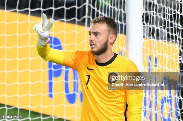 Jasper Cillessen of Netherlands gestures during the UEFA Nations League group stage match between Italy and Netherlands at Stadio Atleti Azzurri...