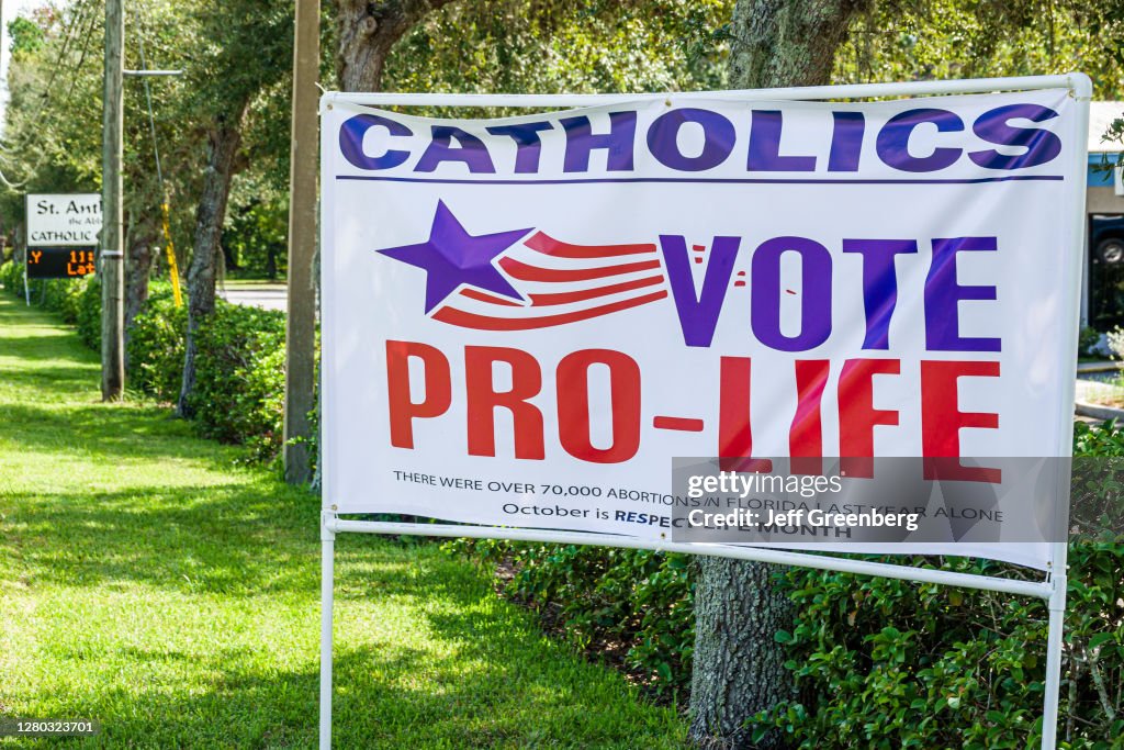 Florida, Brooksville, St. Anthony Church, Catholics vote pro-life banner