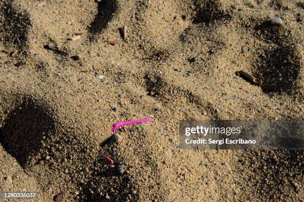 single use plastic, disposable straws - paille pour boire photos et images de collection