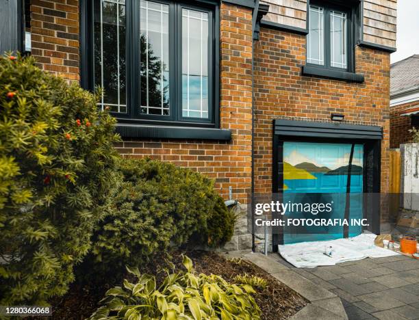 private urban home with mural - toronto house stock pictures, royalty-free photos & images