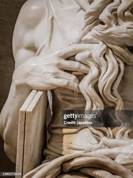 statue of moses - sculpture foto e immagini stock