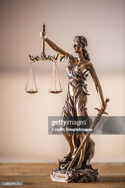 statue of the lady of justice with scales close-up. - lady justice fotografías e imágenes de stock