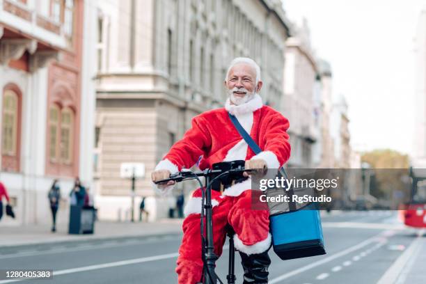 Santa Rizzer 15,649 Santa Rider Stock Photos, High-Res Pictures, and Images - Getty ...