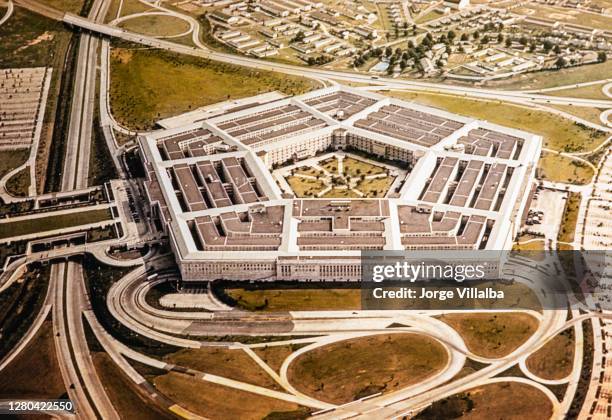 the pentagon, u.s. department of defense during the 1950's - ministry of defence stock pictures, royalty-free photos & images