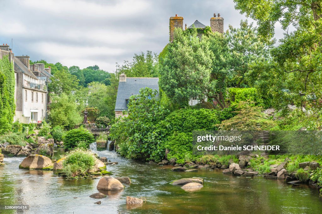 Pont-Aven, Cornouaille, 29 Finistere, Bretagne, houses on the bank of the Aven river