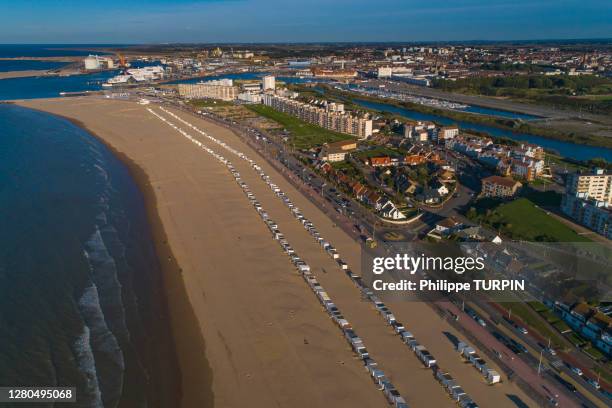france, hauts de france, pas-de-calais,. calais. beah and white beach huts - calais photos et images de collection