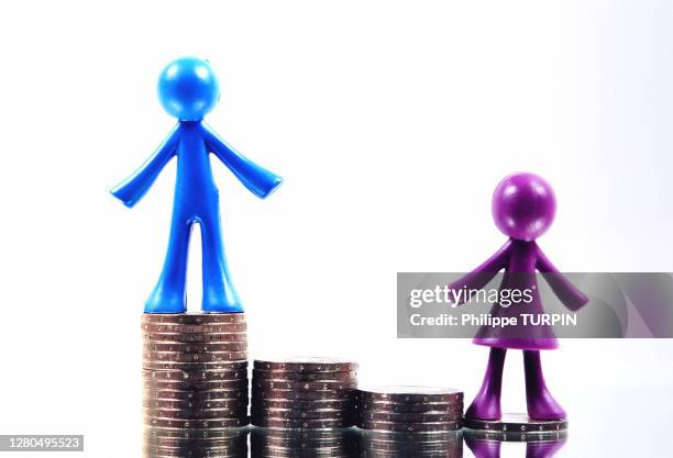 men and women pay difference - fair wages stock pictures, royalty-free photos & images