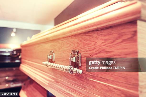 funeral home - cercueil photos et images de collection