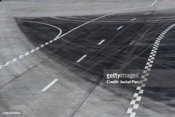 airport runway - off road racing fotografías e imágenes de stock