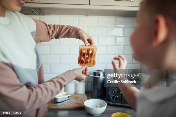 plezier met eten - toaster stockfoto's en -beelden